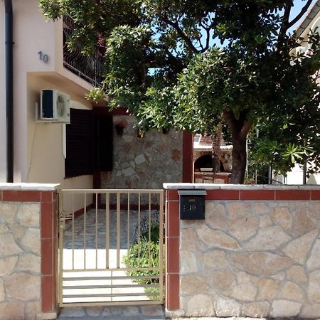 Apartment "Mislav" Горни Карин Екстериор снимка