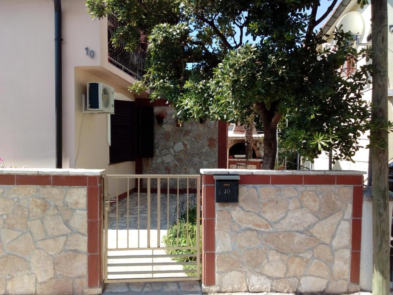 Apartment "Mislav" Горни Карин Екстериор снимка