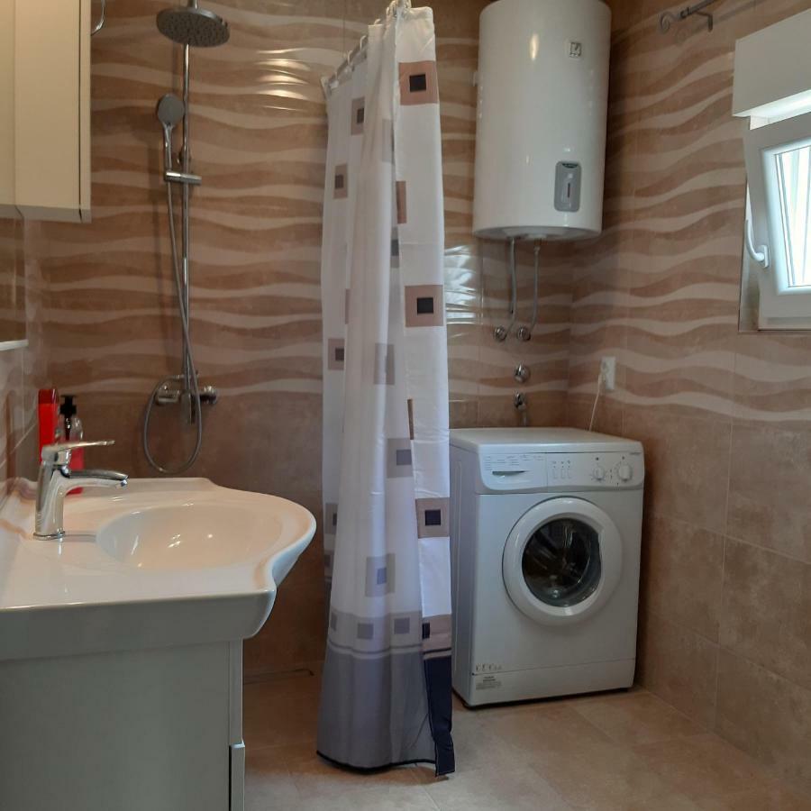 Apartment "Mislav" Горни Карин Екстериор снимка